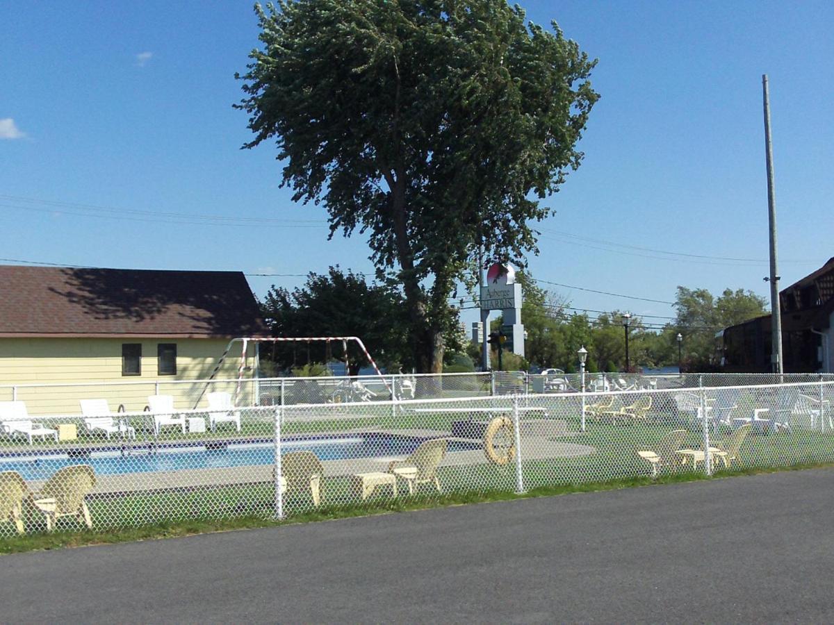 Auberge Harris Saint-Jean-sur-Richelieu Exterior foto