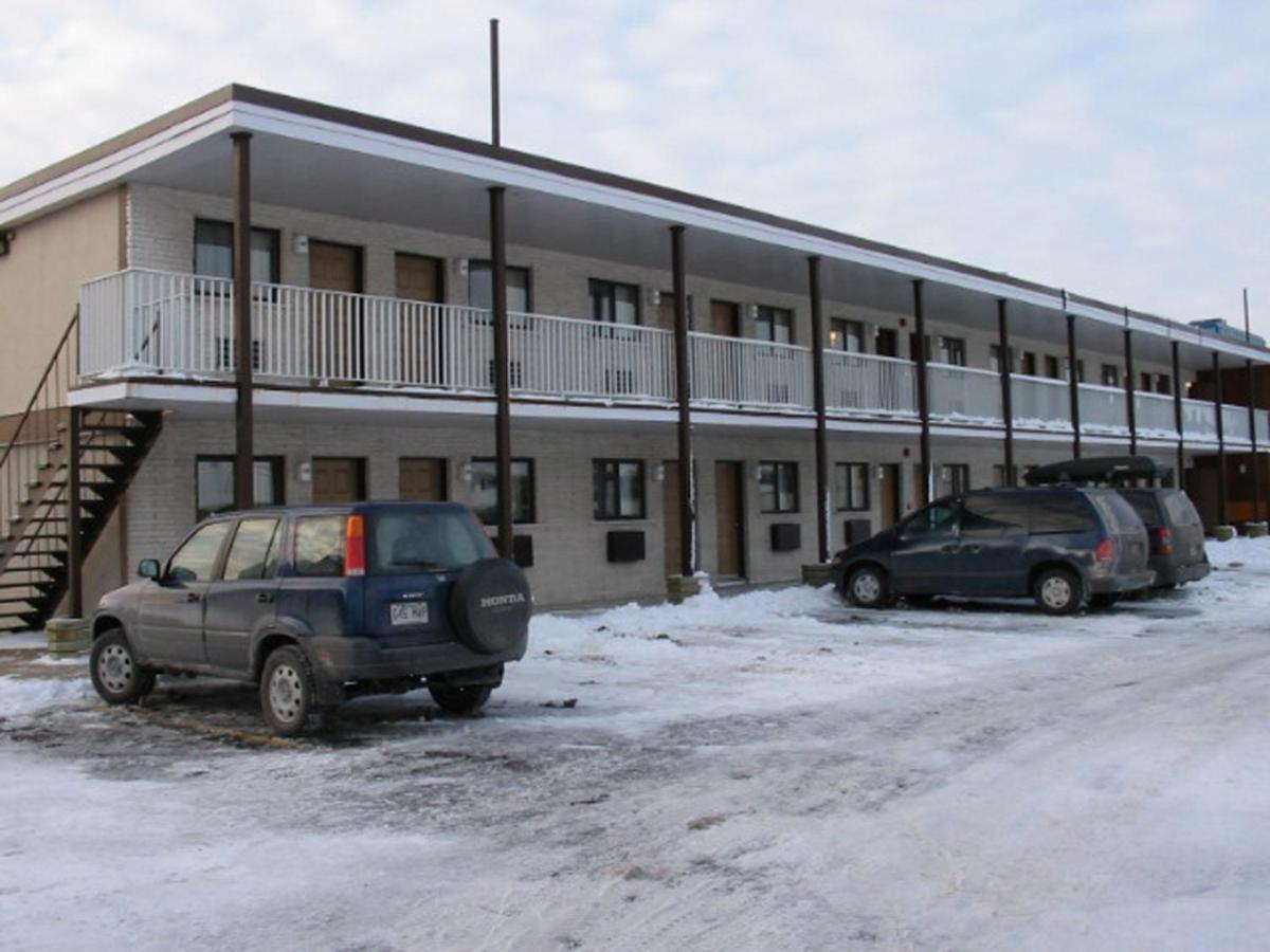 Auberge Harris Saint-Jean-sur-Richelieu Exterior foto